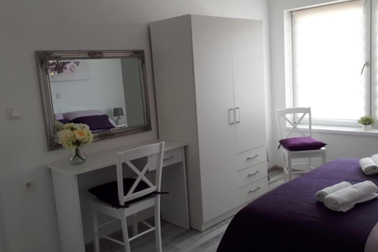 Apartman Lidija Dinjiška Eksteriør bilde