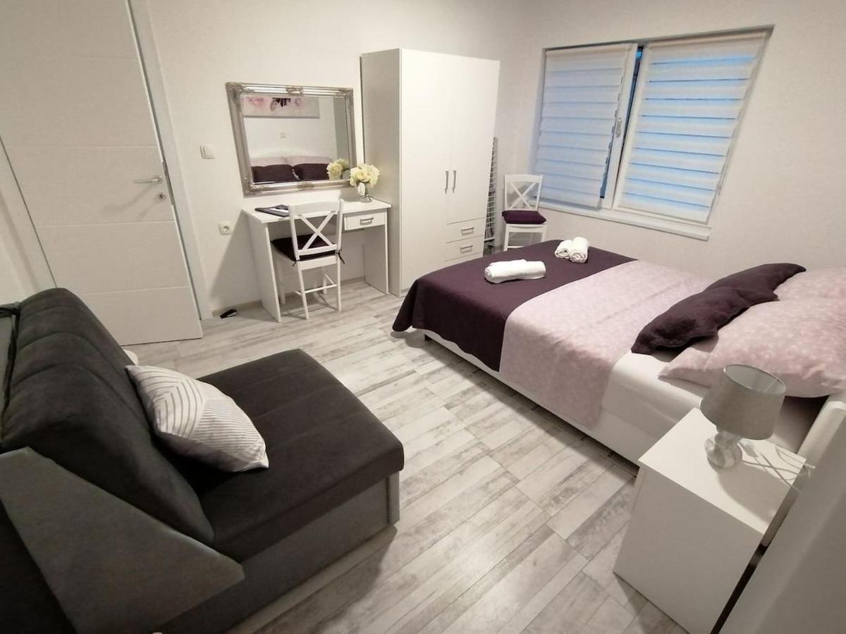 Apartman Lidija Dinjiška Eksteriør bilde
